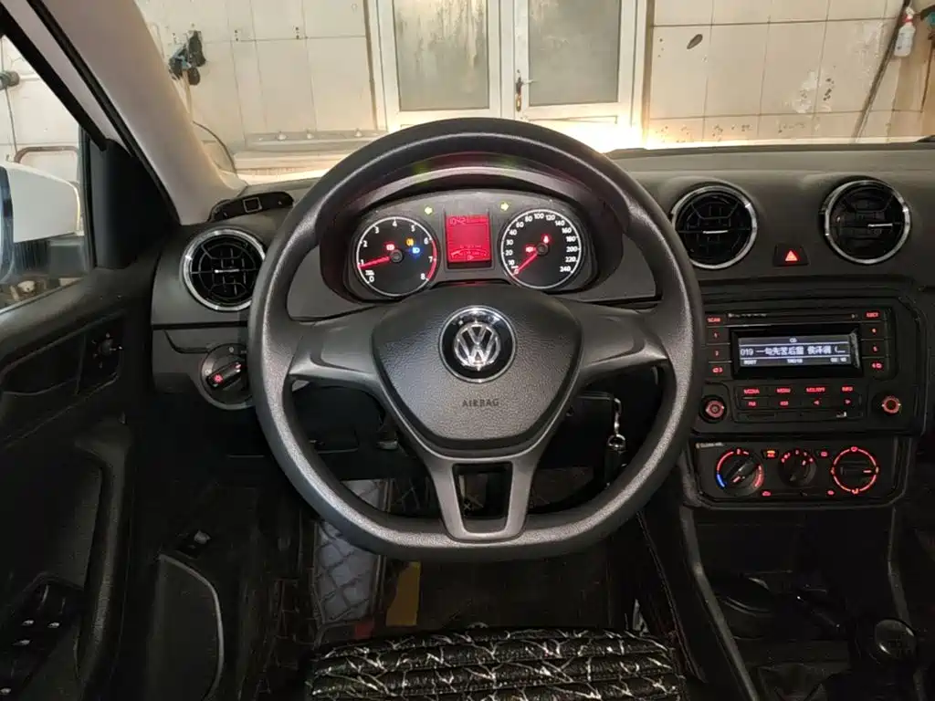 Volkswagen Jetta — фото 11