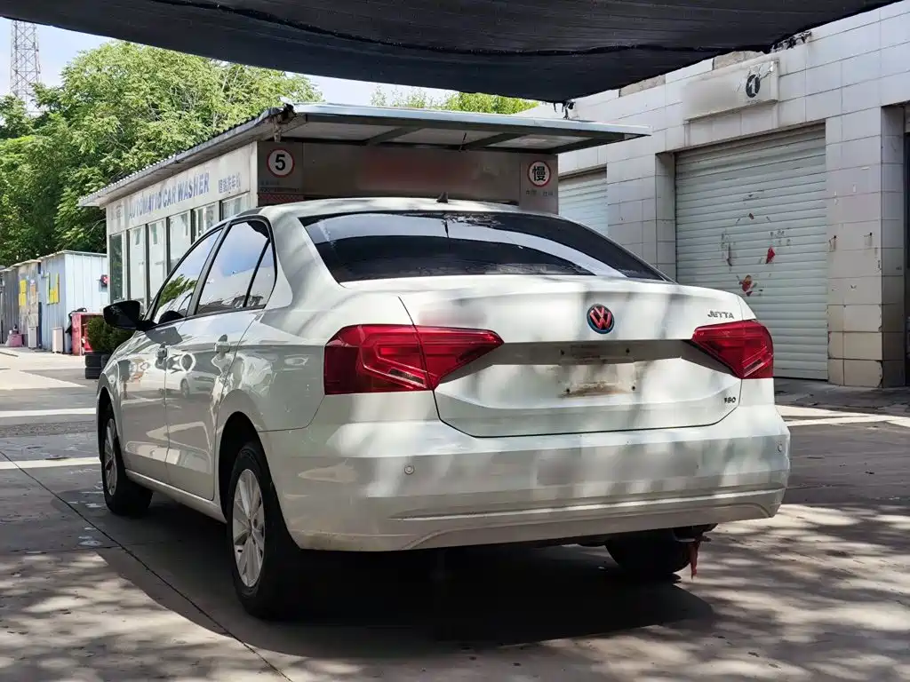 Volkswagen Jetta — фото 5
