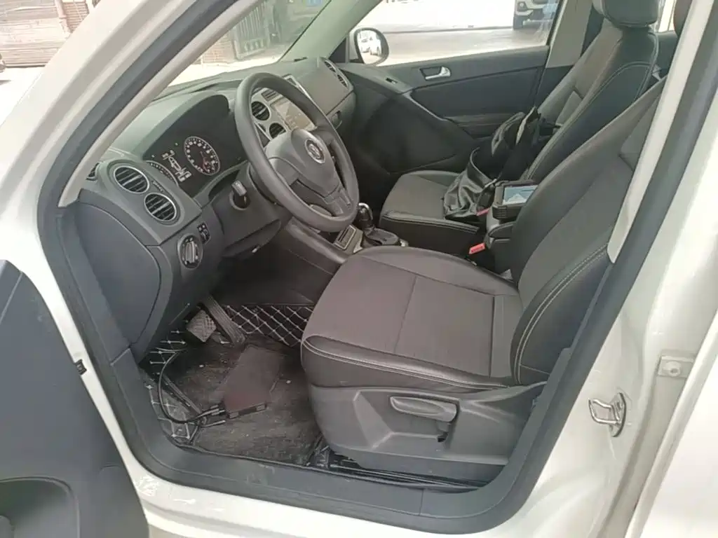 Volkswagen Tiguan — фото 11