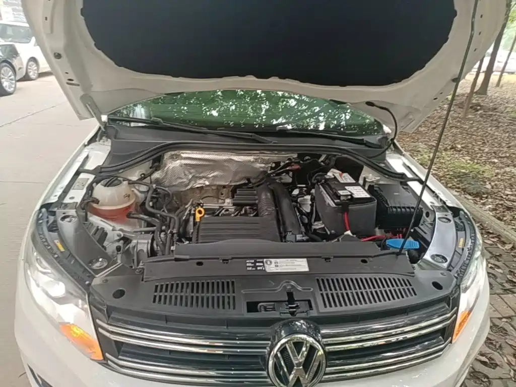 Volkswagen Tiguan — фото 16