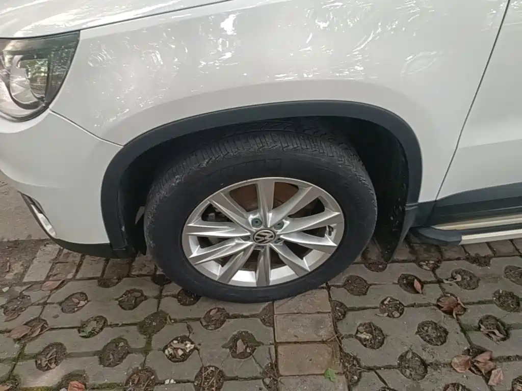 Volkswagen Tiguan — фото 25