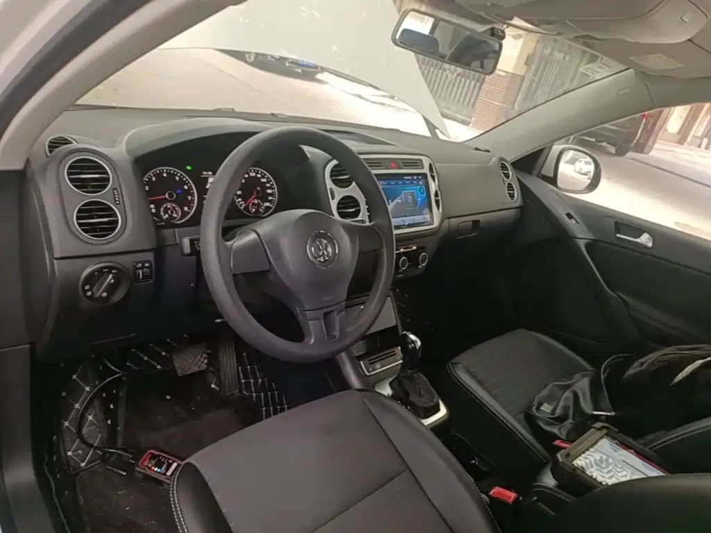 Volkswagen Tiguan — фото 6