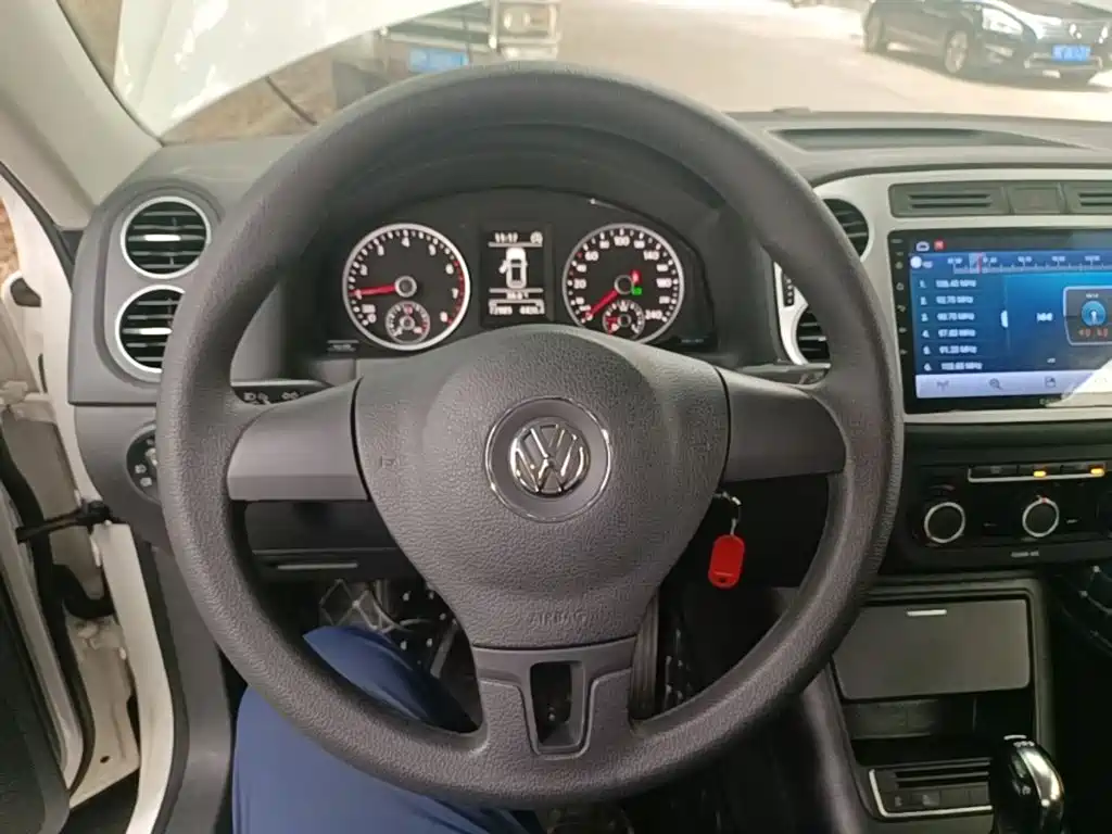 Volkswagen Tiguan — фото 7