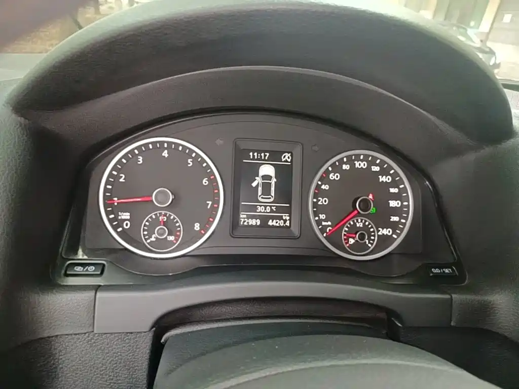 Volkswagen Tiguan — фото 8