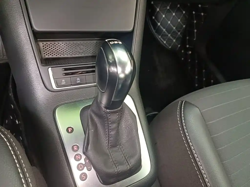 Volkswagen Tiguan — фото 10