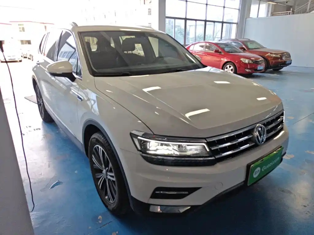 Volkswagen Tiguan L — фото 22