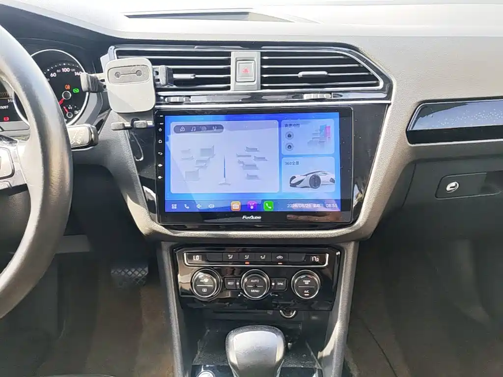 Volkswagen Tiguan L — фото 13