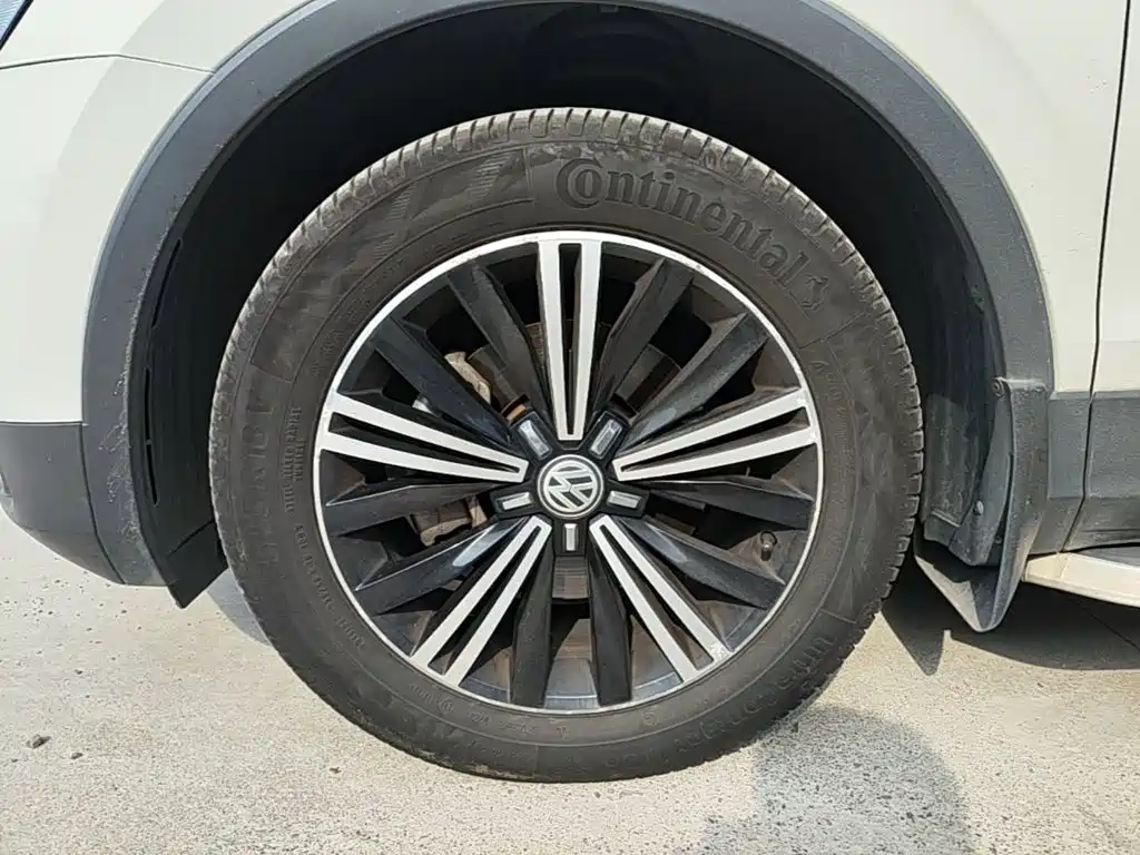 Volkswagen Tiguan L — фото 23