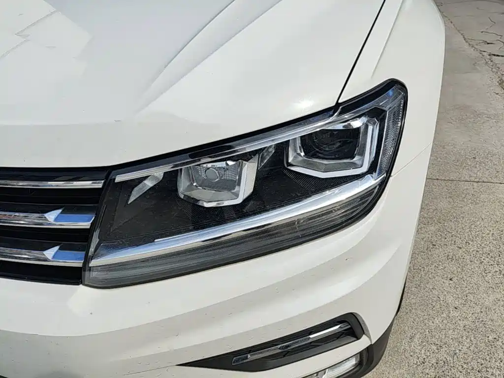 Volkswagen Tiguan L — фото 24