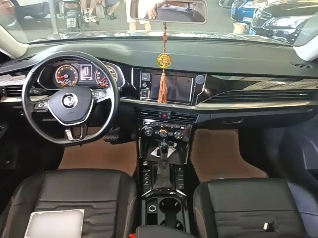 Volkswagen Passat — фото 10