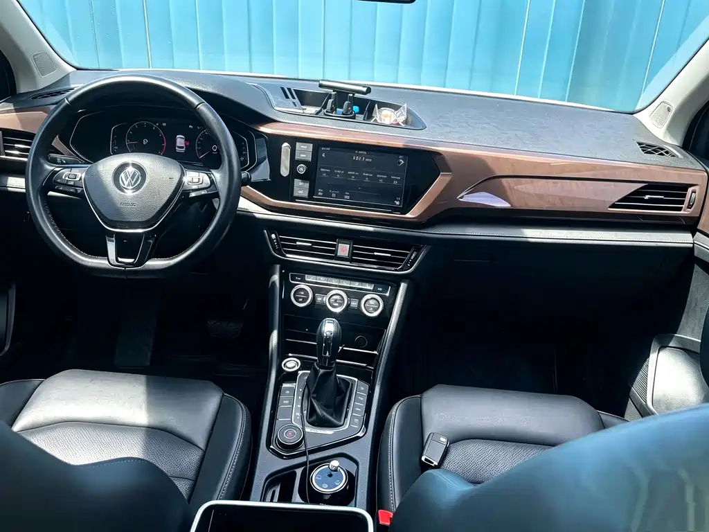 Volkswagen Tharu — фото 4