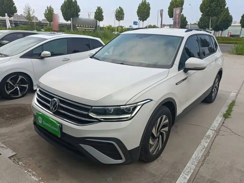 Volkswagen Tiguan L — фото 2
