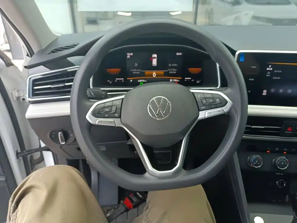 Volkswagen Tiguan L — фото 11