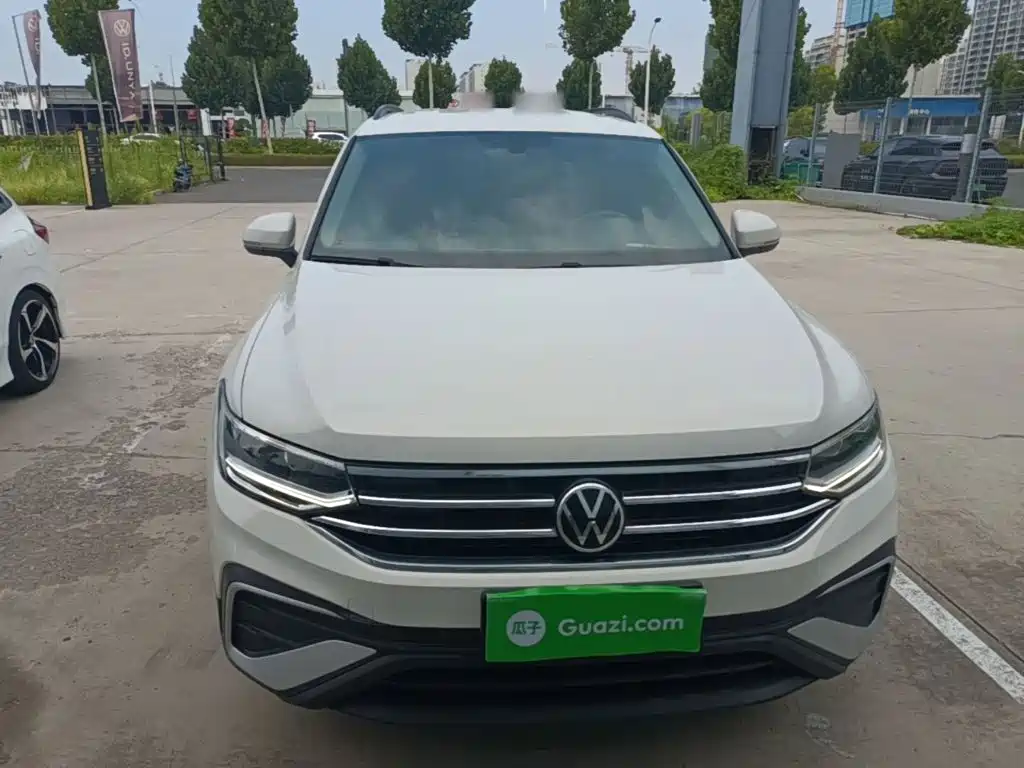 Volkswagen Tiguan L — фото 3