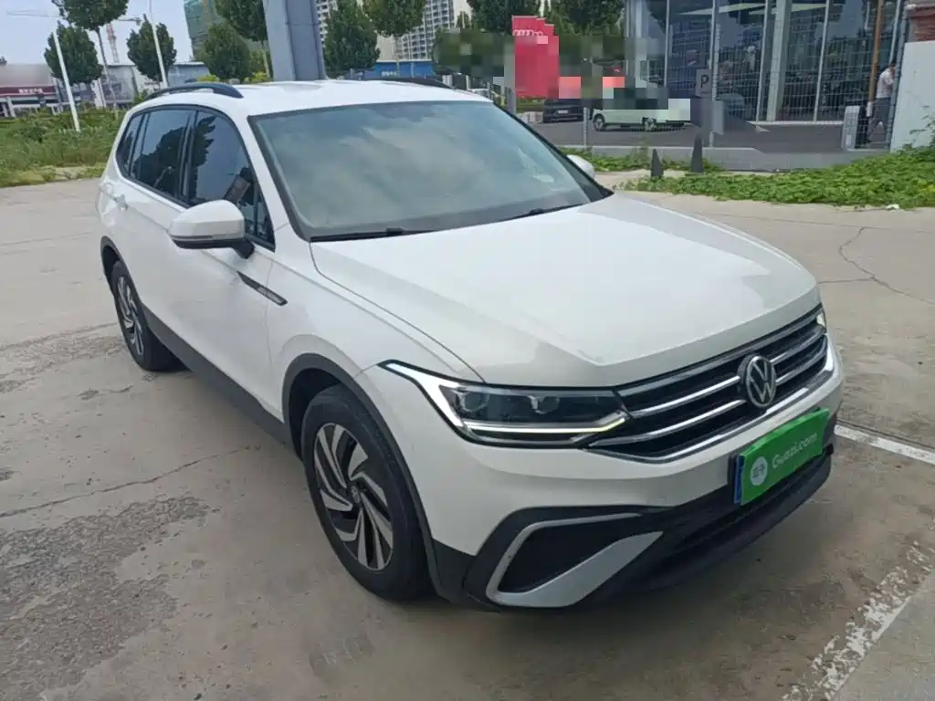 Volkswagen Tiguan L — фото 4