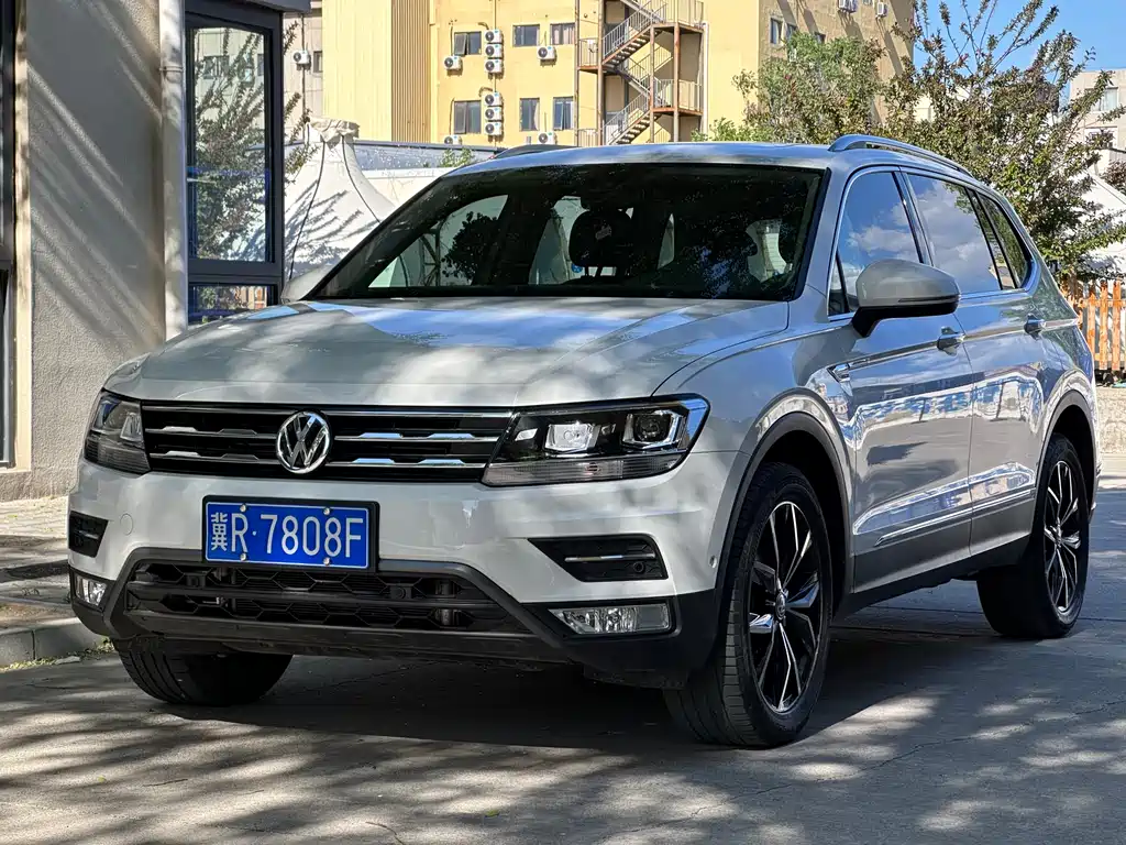 Volkswagen Tiguan L — фото 2