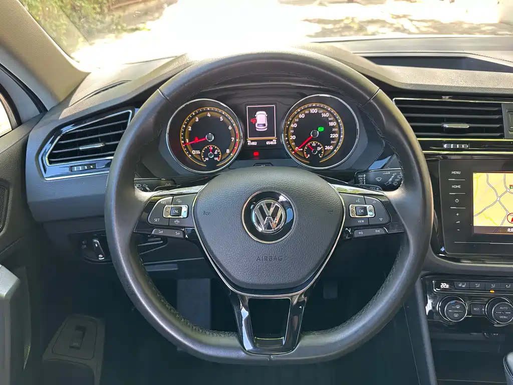 Volkswagen Tiguan L — фото 17