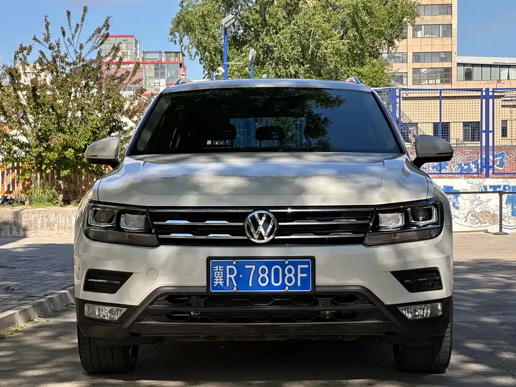 Volkswagen Tiguan L — фото 3