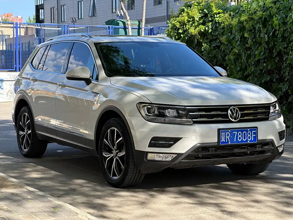 Volkswagen Tiguan L — фото 4