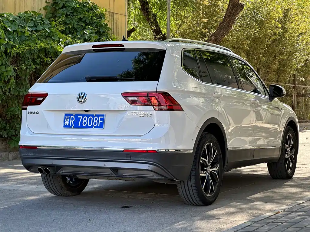 Volkswagen Tiguan L — фото 5