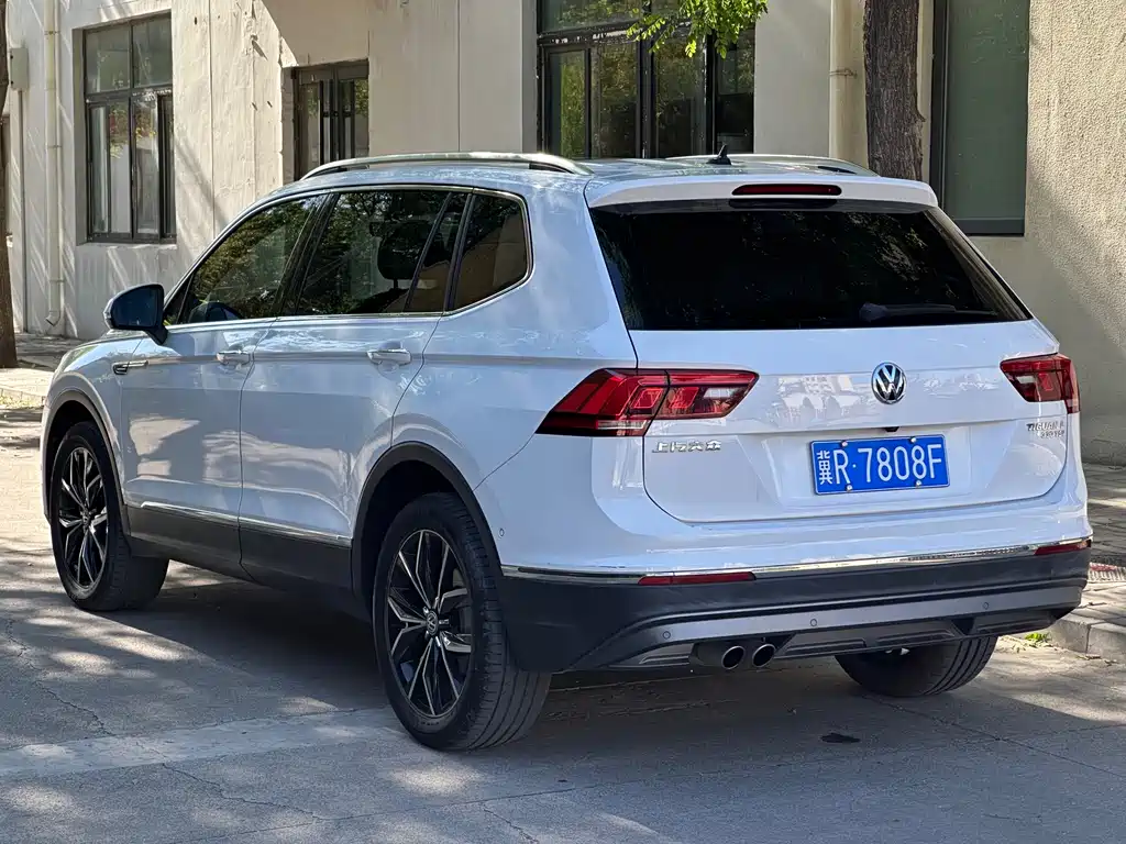 Volkswagen Tiguan L — фото 7