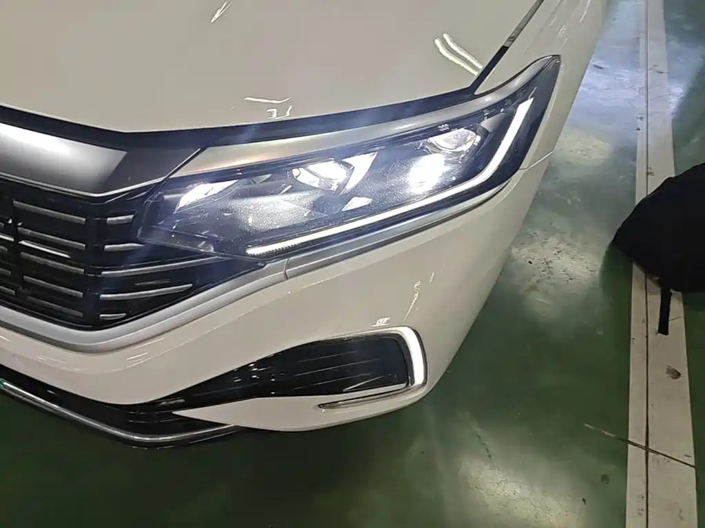 Volkswagen Passat PHEV — фото 24