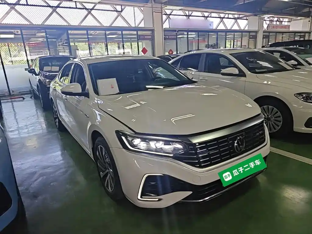 Volkswagen Passat PHEV — фото 4