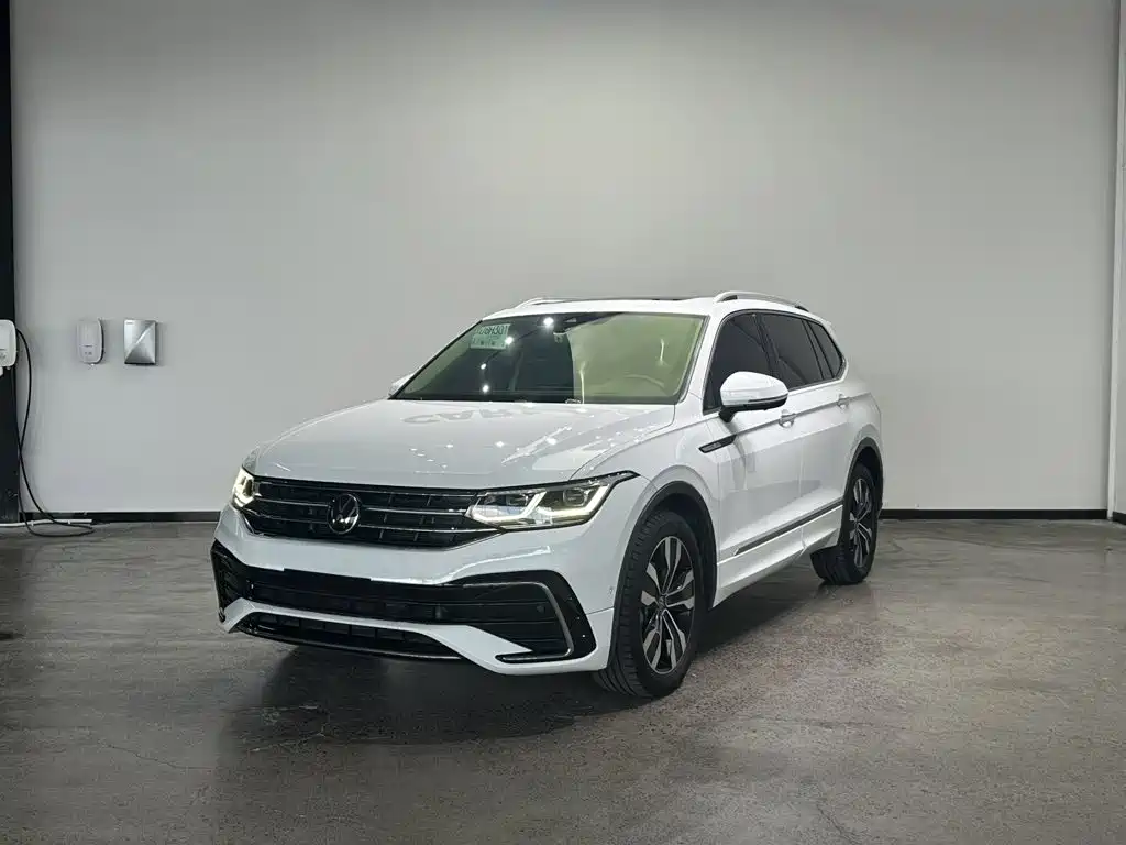 Volkswagen Tiguan L — фото 2