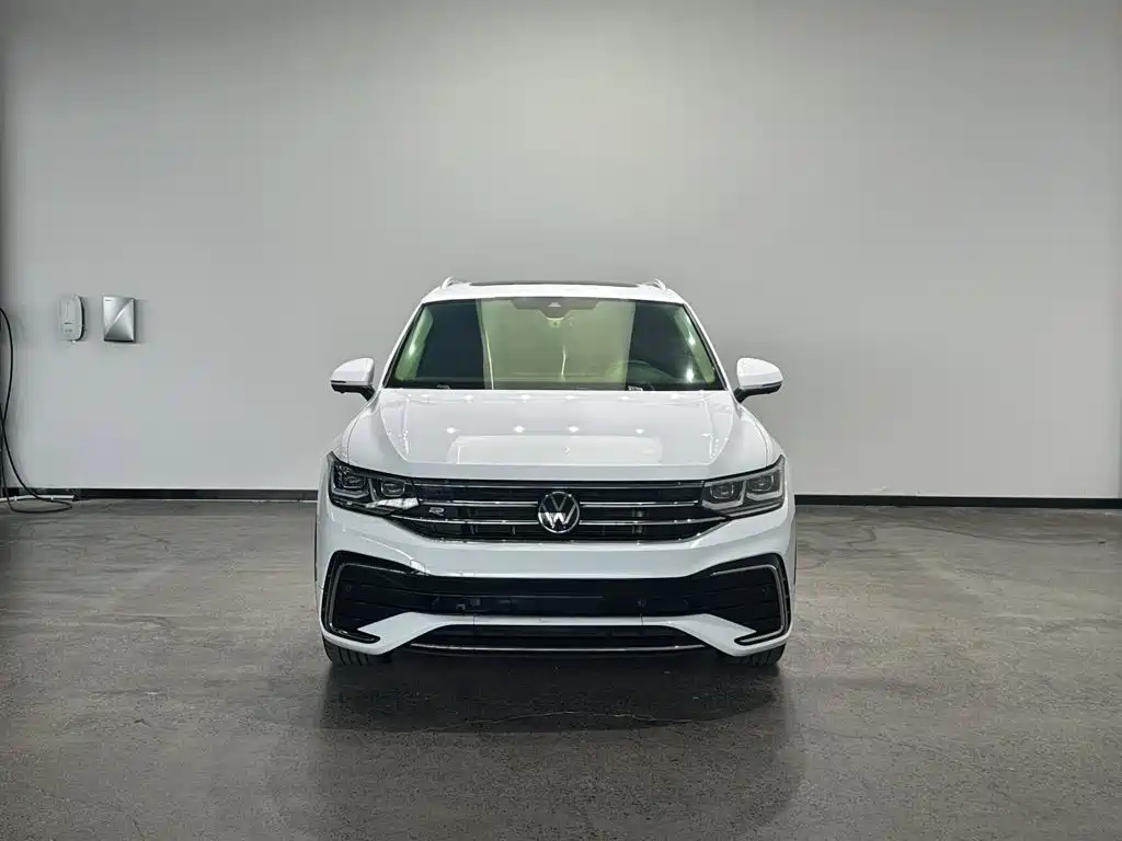 Volkswagen Tiguan L — фото 3