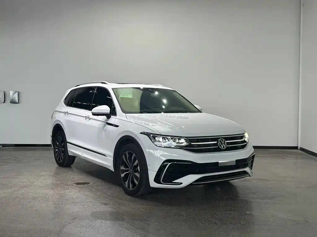 Volkswagen Tiguan L — фото 4