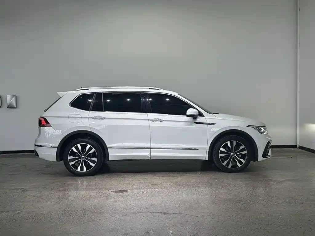 Volkswagen Tiguan L — фото 5