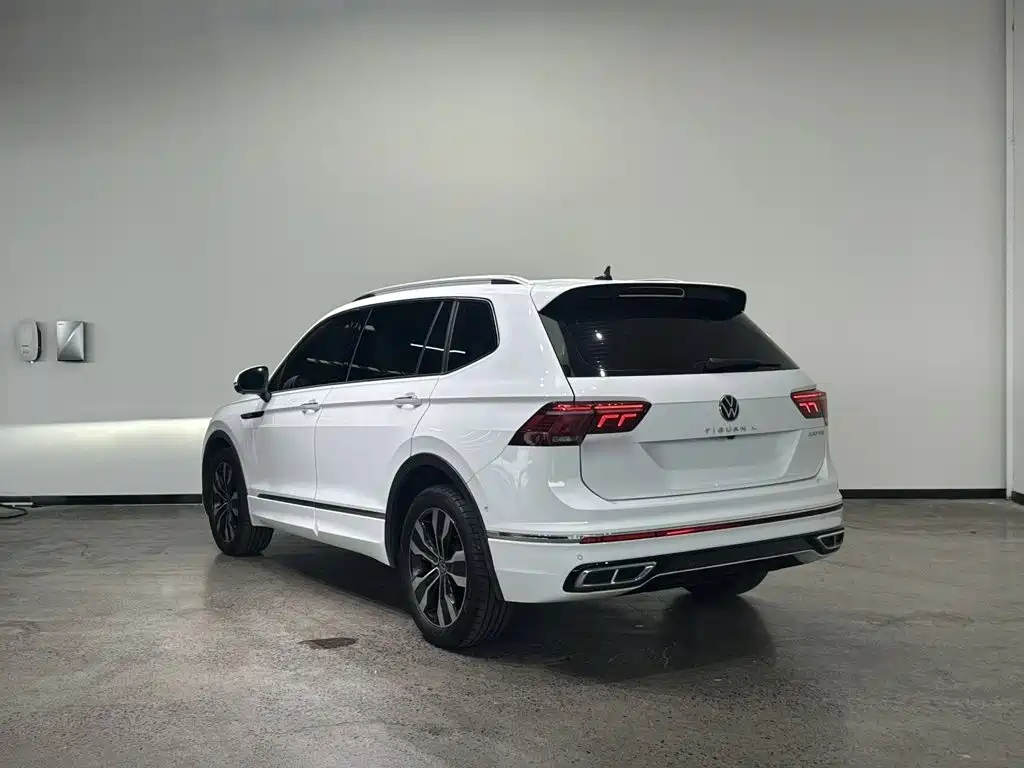 Volkswagen Tiguan L — фото 8