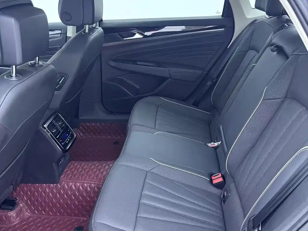 Volkswagen Passat — фото 9