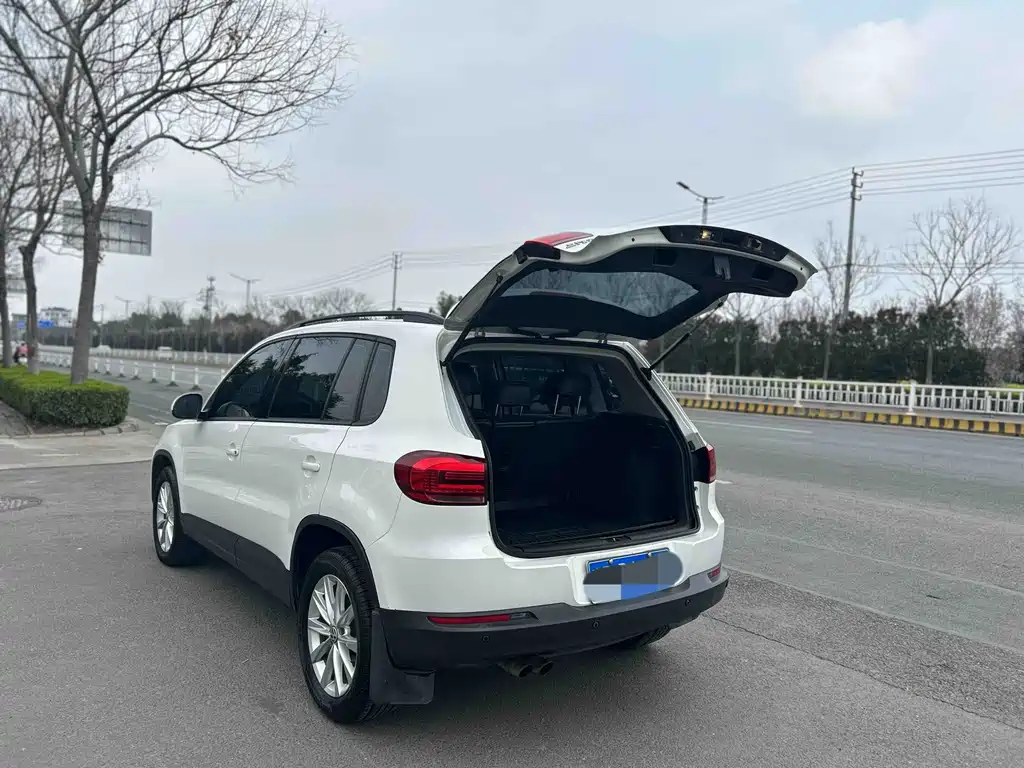 Volkswagen Tiguan — фото 14