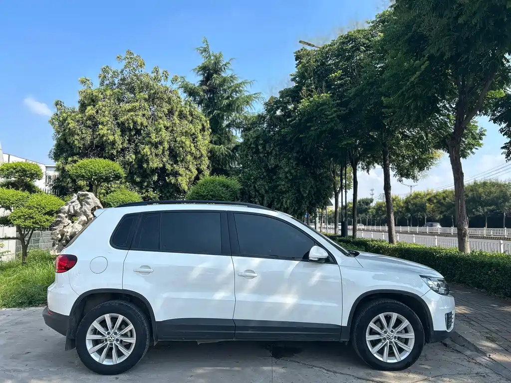 Volkswagen Tiguan — фото 6