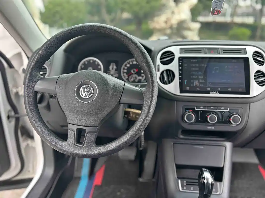 Volkswagen Tiguan — фото 9