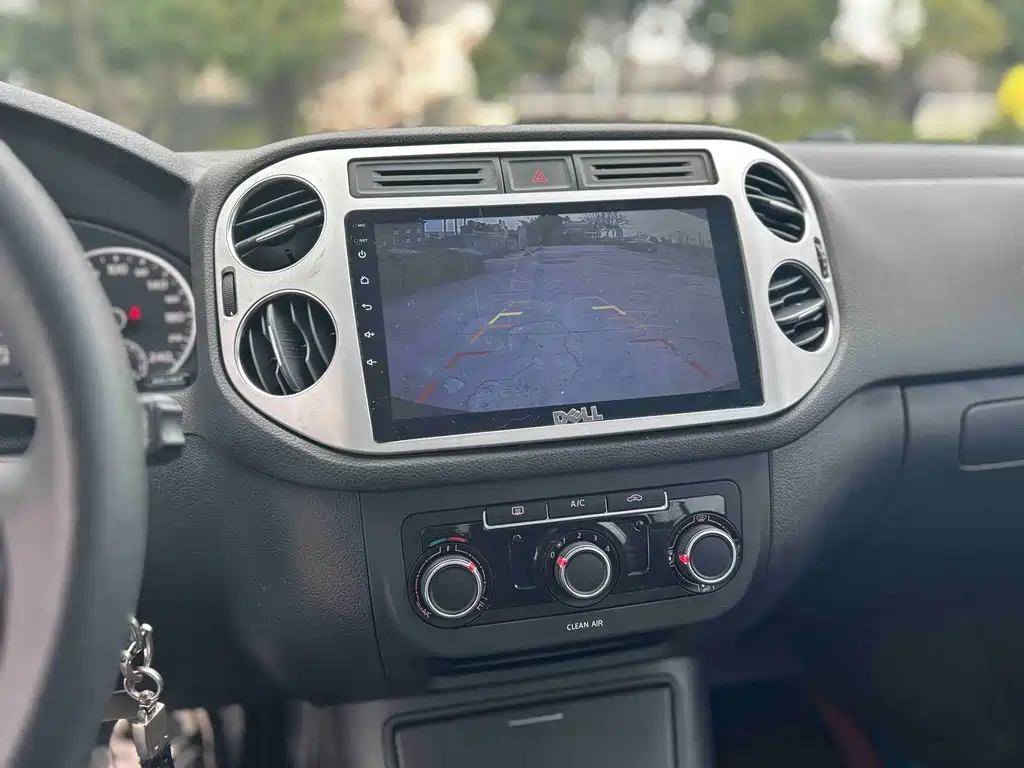 Volkswagen Tiguan — фото 10