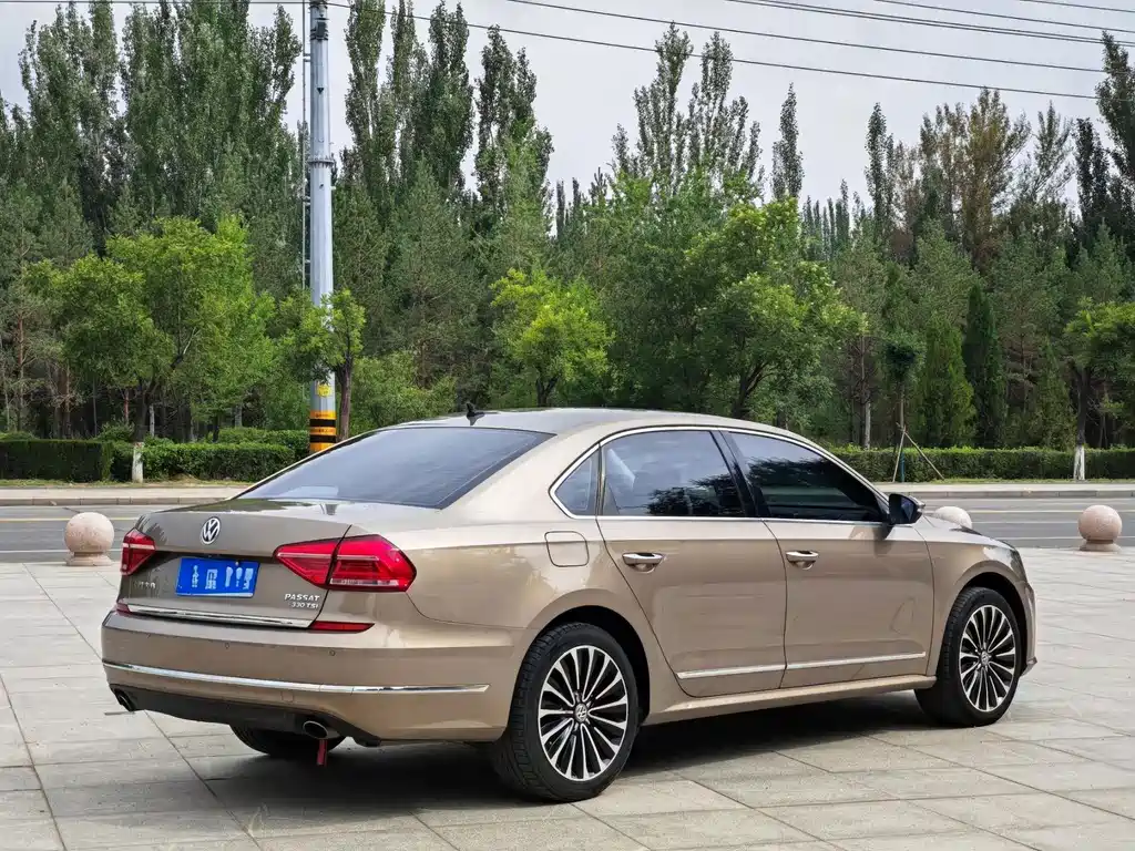 Volkswagen Passat — фото 2