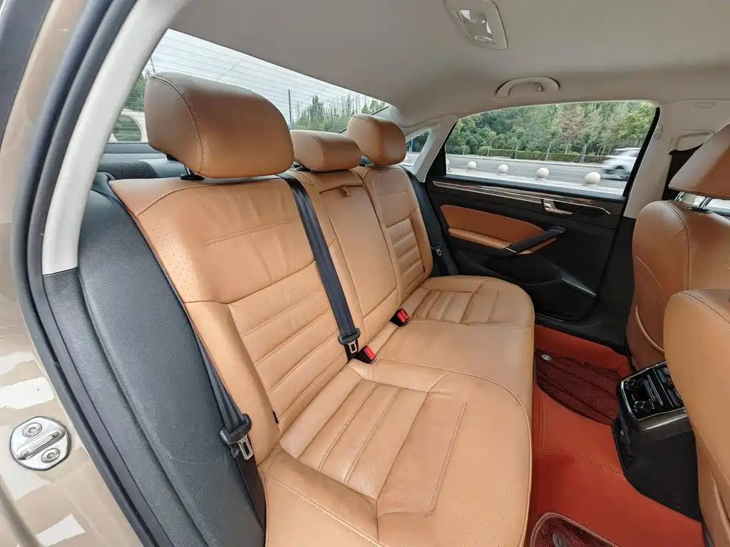 Volkswagen Passat — фото 13