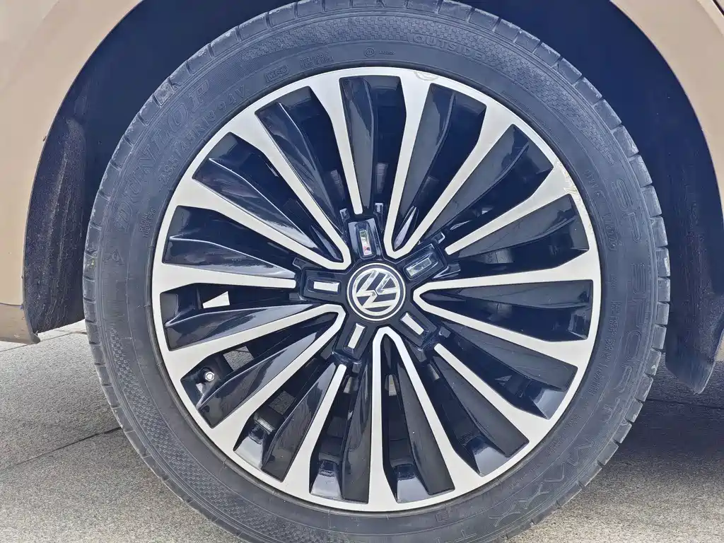 Volkswagen Passat — фото 18