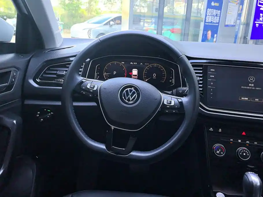 Volkswagen T-Roc — фото 15