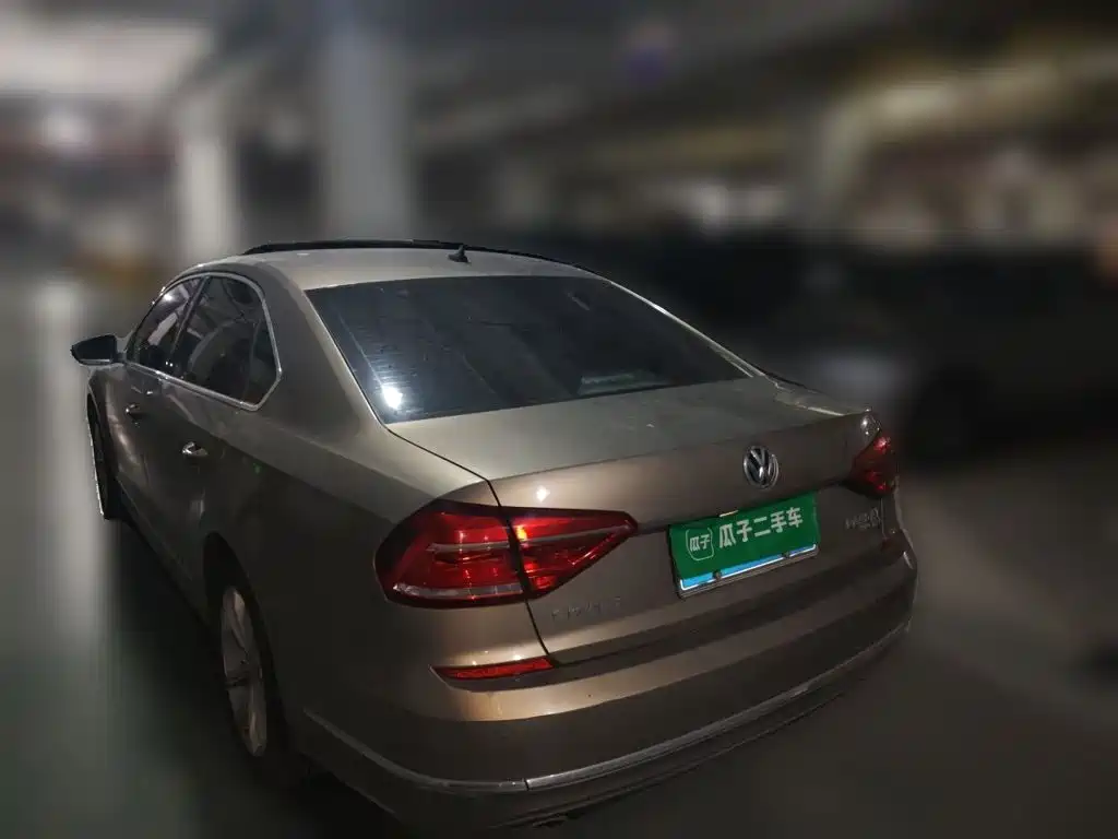 Volkswagen Passat — фото 25