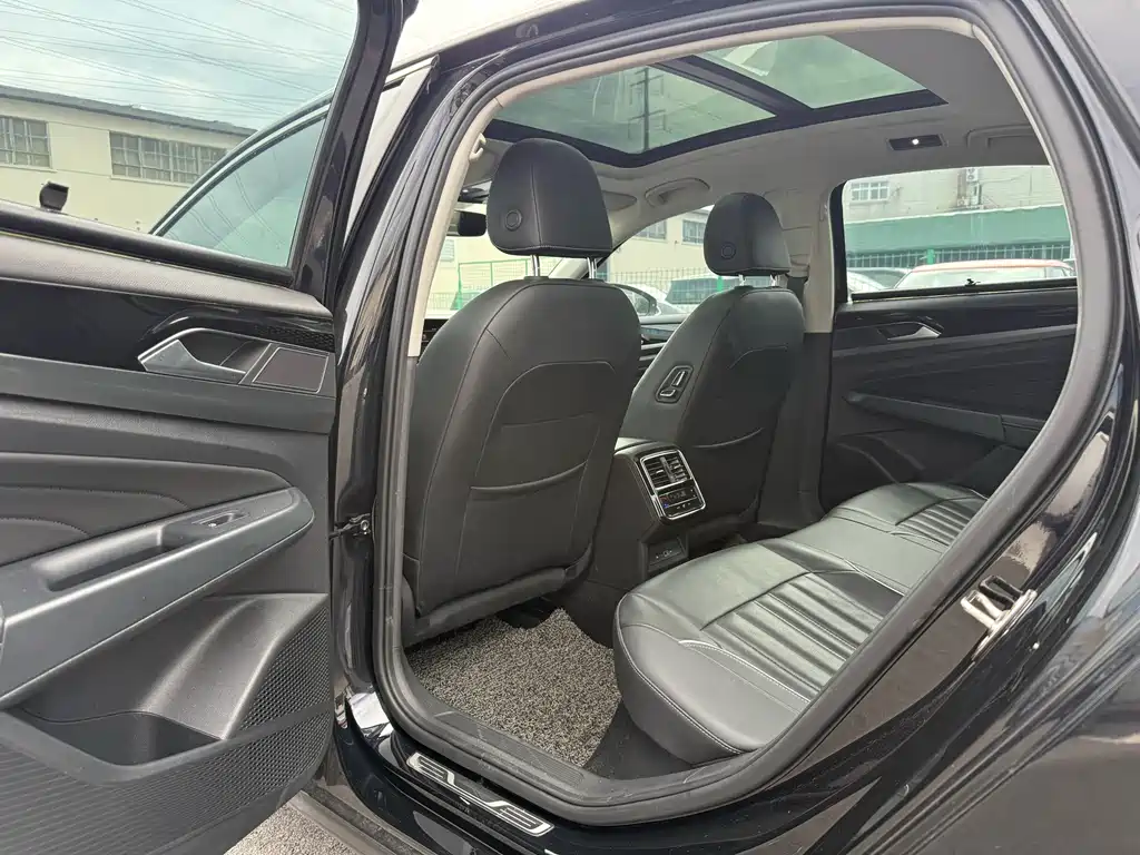 Volkswagen Passat — фото 11