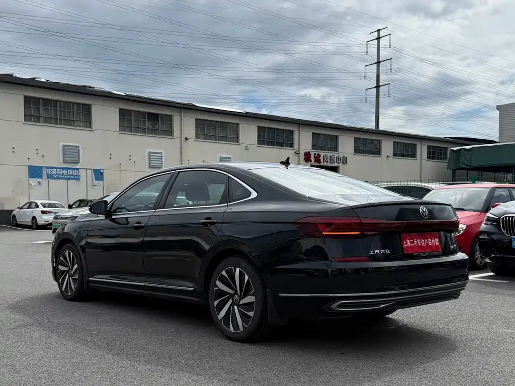 Volkswagen Passat — фото 14