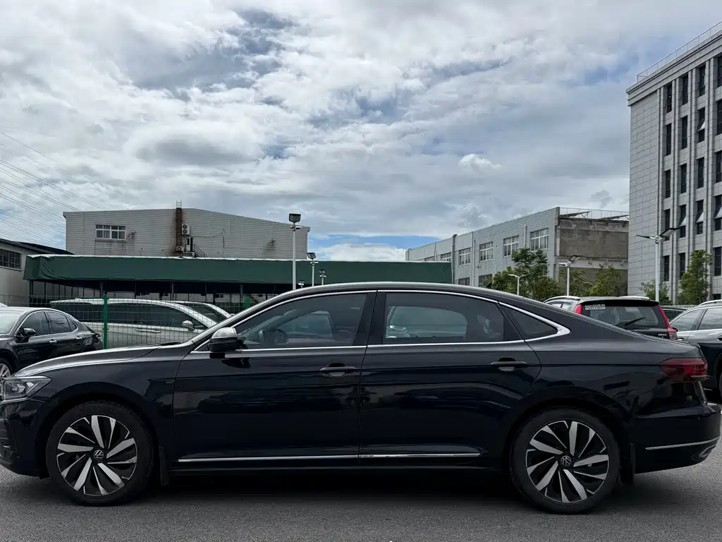 Volkswagen Passat — фото 15