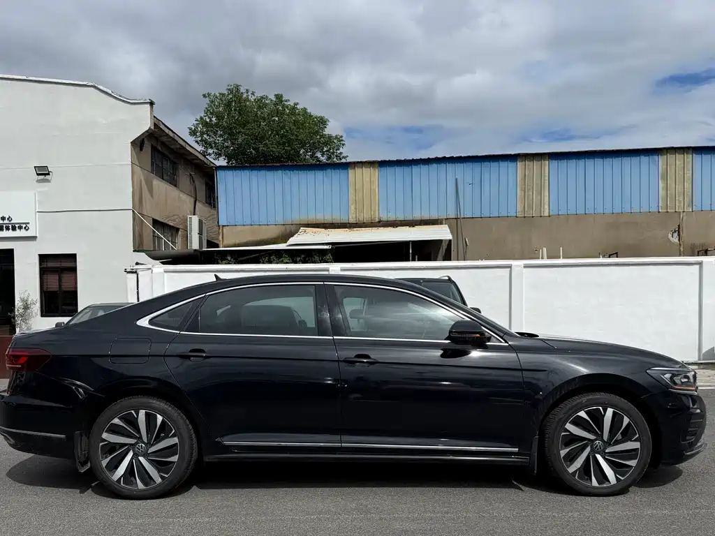 Volkswagen Passat — фото 16