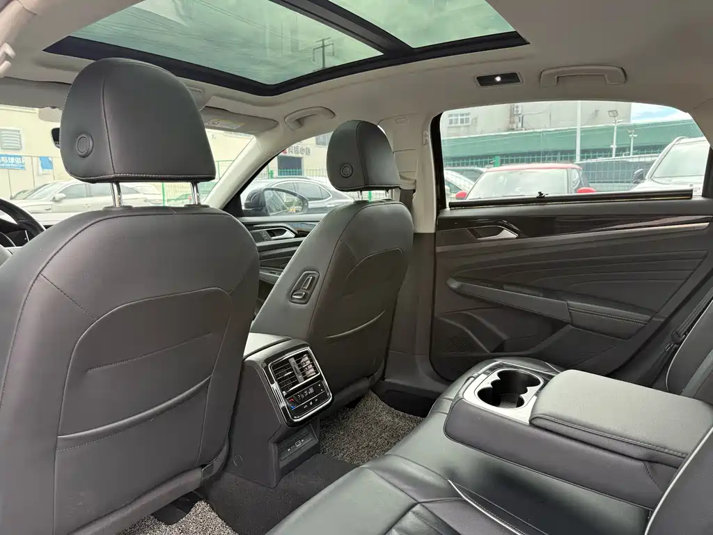 Volkswagen Passat — фото 17