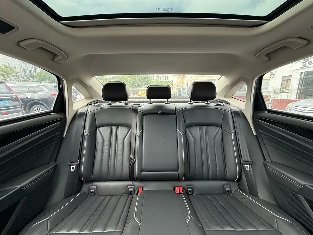 Volkswagen Passat — фото 21