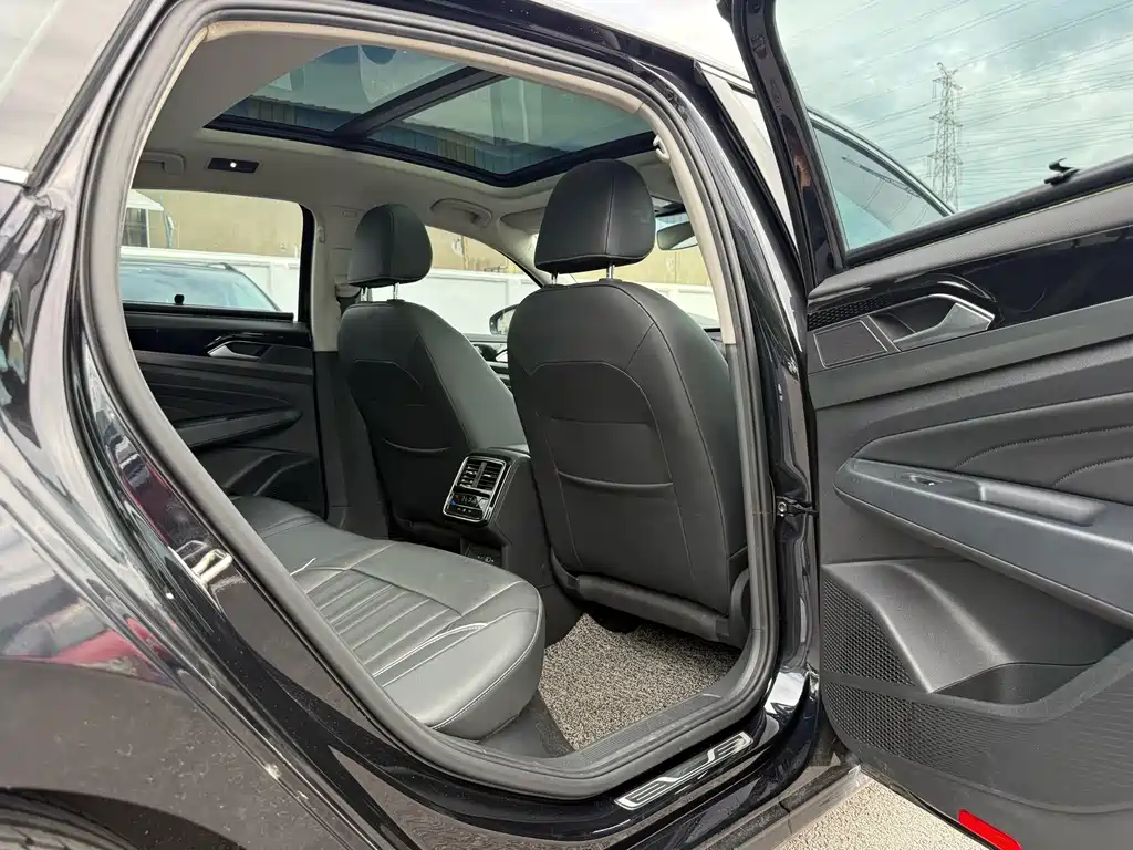 Volkswagen Passat — фото 24