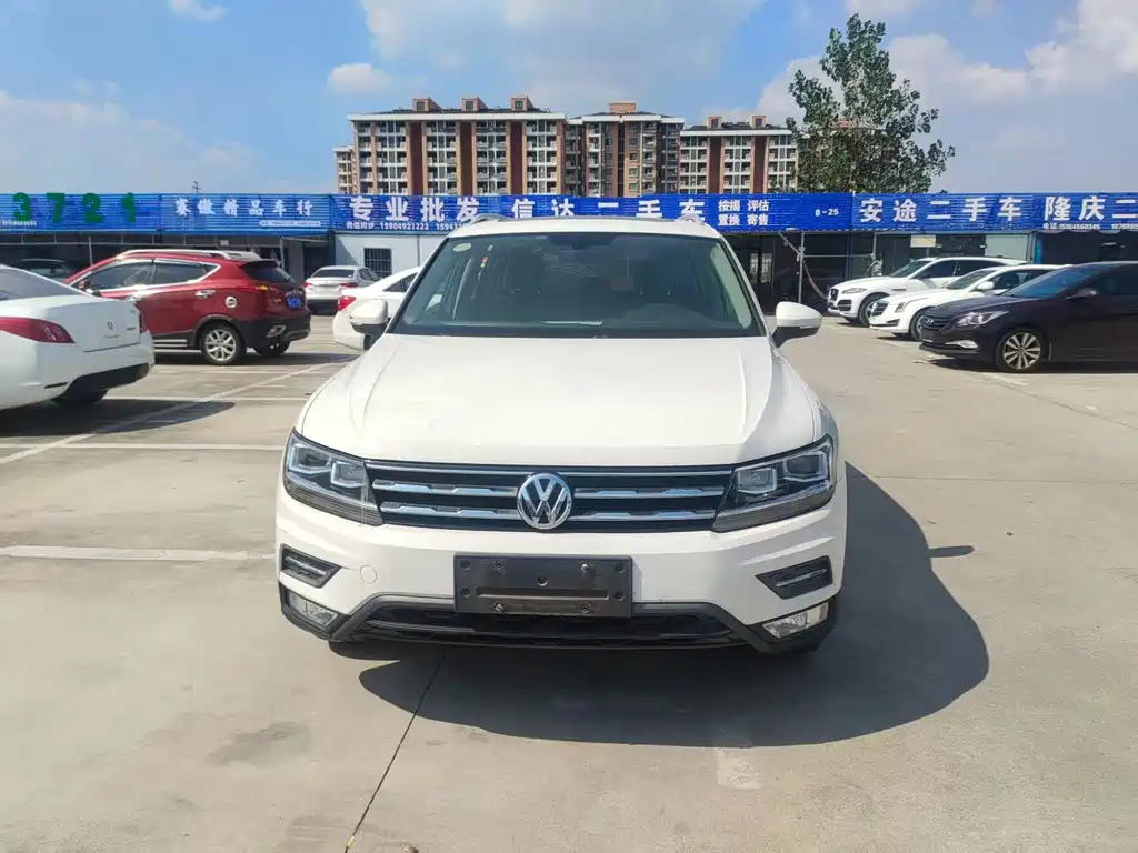 Volkswagen Tiguan L — фото 2